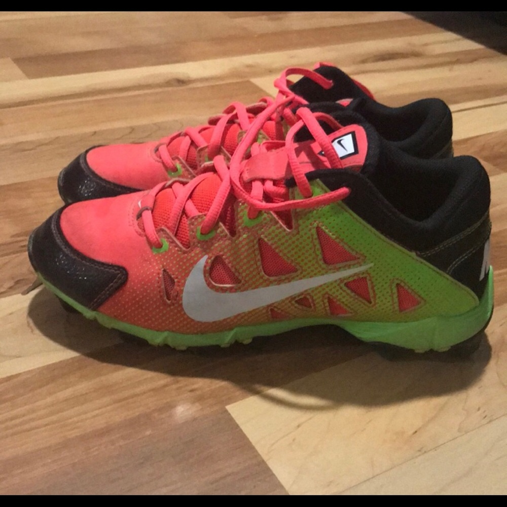 Girls Nike softball  cleats !!!!! 🥎